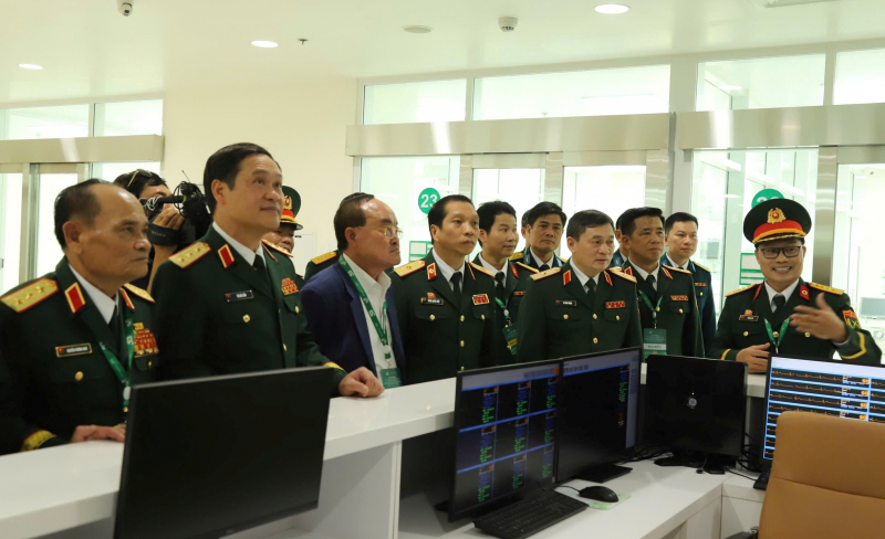 Bệnh viện duy nhất tại Việt Nam có hai bãi đáp trực thăng đón nhận Huân chương Hồ Chí Minh -0