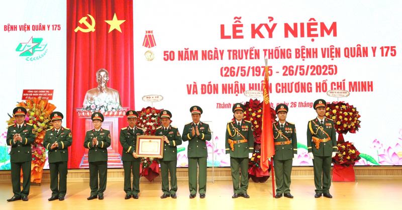Bệnh viện duy nhất tại Việt Nam có hai bãi đáp trực thăng đón nhận Huân chương Hồ Chí Minh -2