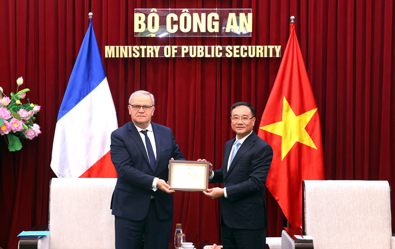 Thúc đẩy hơn nữa hợp tác với các cơ quan thực thi pháp luật Cộng hòa Pháp -0