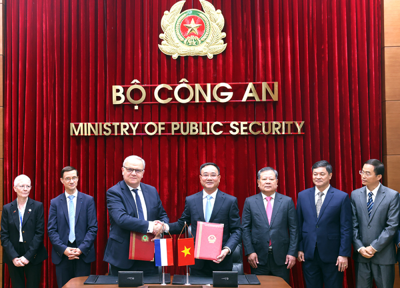 Thúc đẩy hơn nữa hợp tác với các cơ quan thực thi pháp luật Cộng hòa Pháp -1