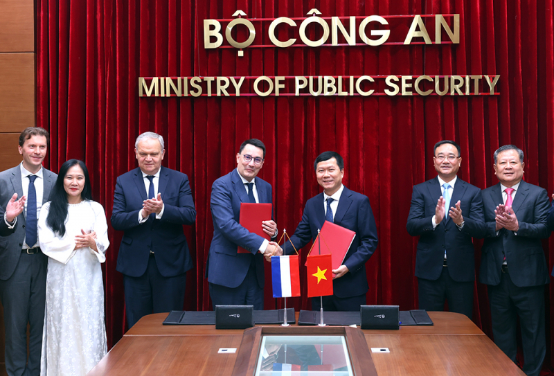 Thúc đẩy hơn nữa hợp tác với các cơ quan thực thi pháp luật Cộng hòa Pháp -0