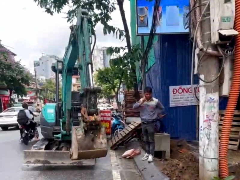 Lộ diện người chỉ đạo đưa máy xúc tháo dỡ công trình giữa trung tâm thành phố Hải Phòng -0