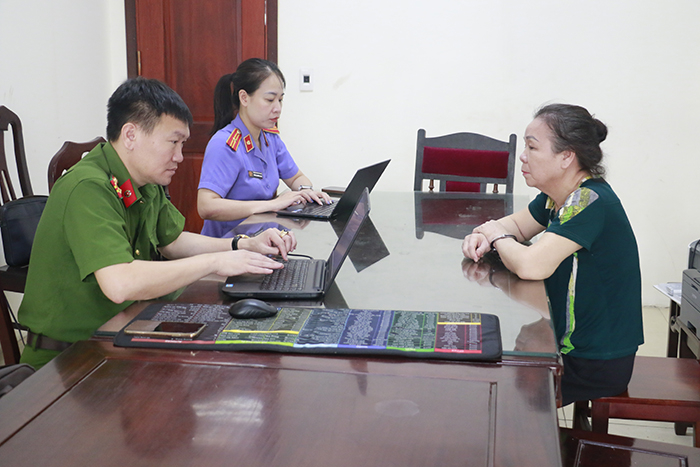 Công an Nghệ An chặt đứt đường dây buôn bán kem đánh răng, dầu gội, nước xả giả mạo các nhãn hiệu -0