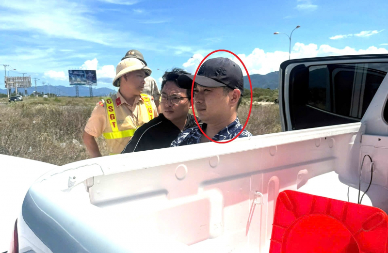 Truy bắt nhóm người bịt mặt ngang nhiên vào quán phở đập phá -0