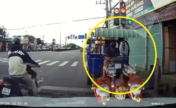 Bị phạt 33,5 triệu đồng vì đi ngược chiều còn dùng xe ba gác chặn đầu xe ô tô -0