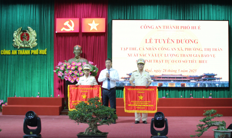 Tuyên dương nhiều tập thể Công an cấp xã và cá nhân tiêu biểu trong công tác đảm bảo ANTT ở cơ sở -0