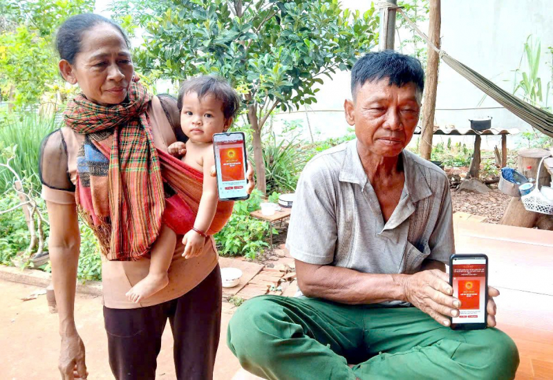 Người dân xã biên giới tích cực tham gia góp ý Hiến pháp trên VNeID -0