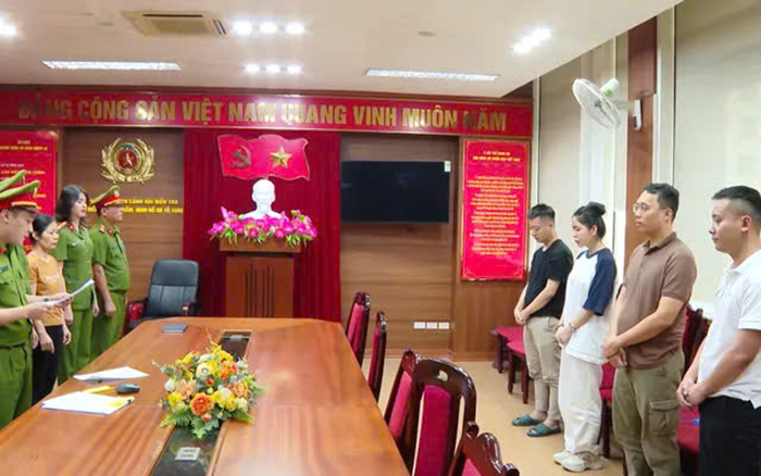 Vết trượt dài không chỉ của một hoa hậu -0