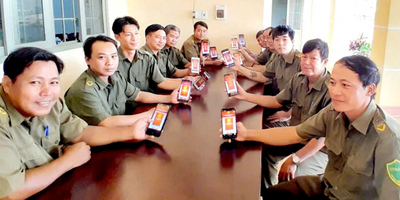 Người dân xã biên giới tích cực tham gia góp ý Hiến pháp trên VNeID -0
