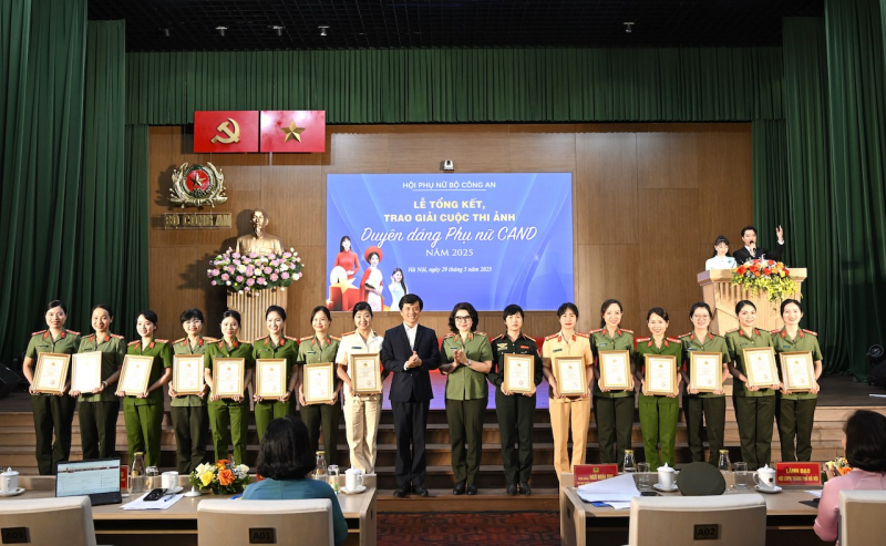 Tuyên dương 100 tập thể và cá nhân phụ nữ Công an xuất sắc giai đoạn 2020 - 2025 -0