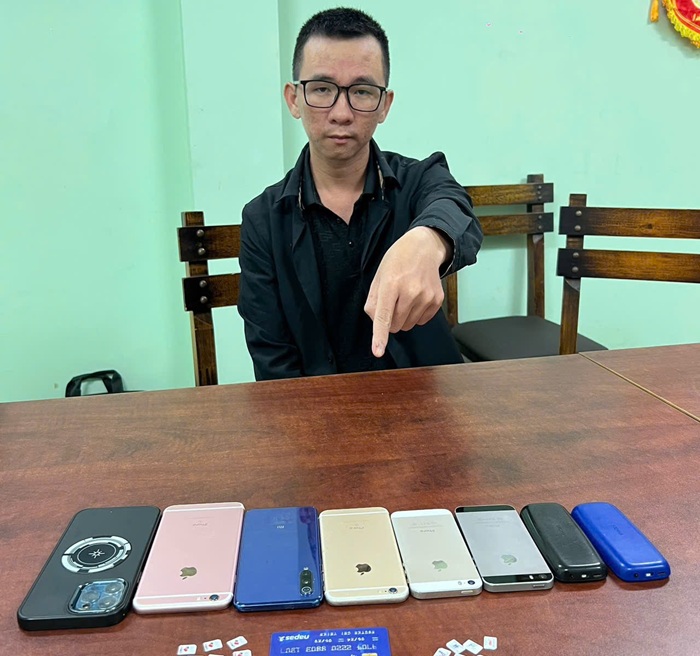 Bắt đối tượng lập hàng loạt tài khoản để lừa đảo -0