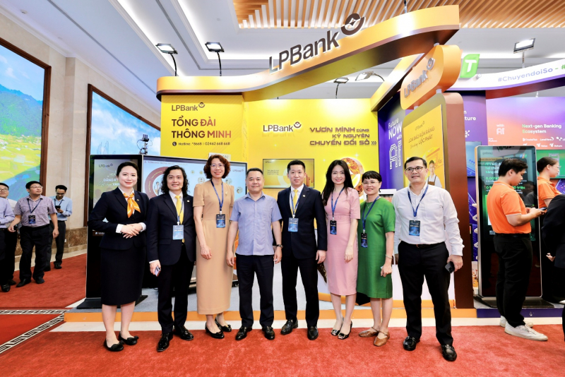 LPBank ghi dấu ấn với Tổng đài đa kênh thông minh tại sự kiện Chuyển đổi số ngành Ngân hàng 2025 -0