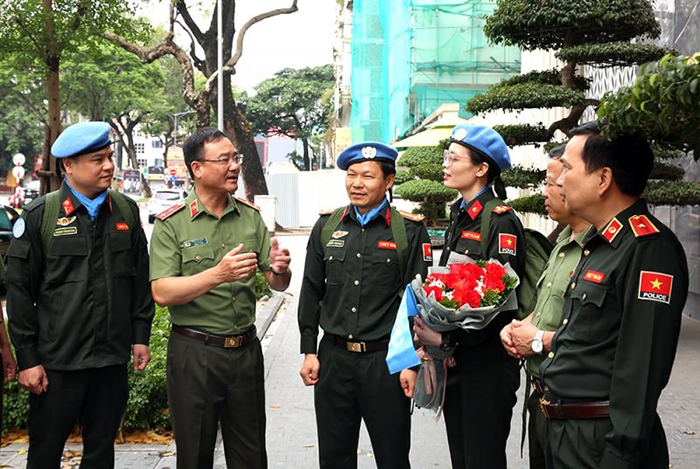Bài 1: Ai có thể tham gia gìn giữ hòa bình? -0