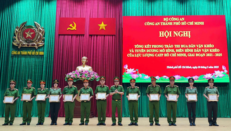 Công an TP Hồ Chí Minh tuyên dương nhiều mô hình, điển hình dân vận khéo -1