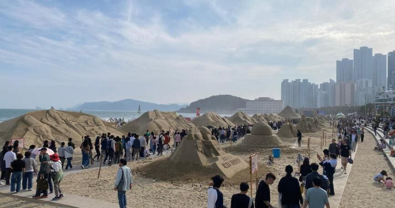 Những tượng cát độc đáo trên bãi biển Busan -0