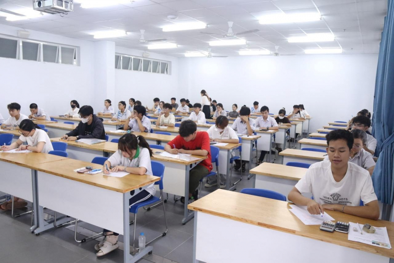 Hơn 97.000 thí sinh dự thi đánh giá năng lực đợt 2 của Đại học Quốc gia TP Hồ Chí Minh -0