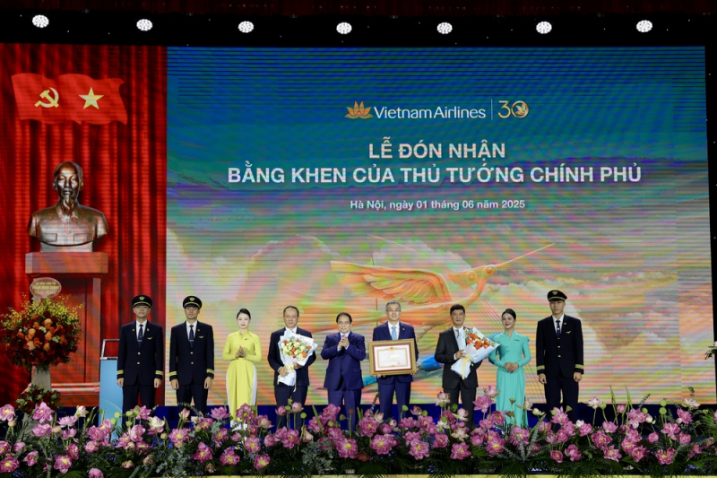 Hãng hàng không Quốc gia đươc nhận bằng khen của Thủ tướng nhân dịp 30 năm thành lập -0