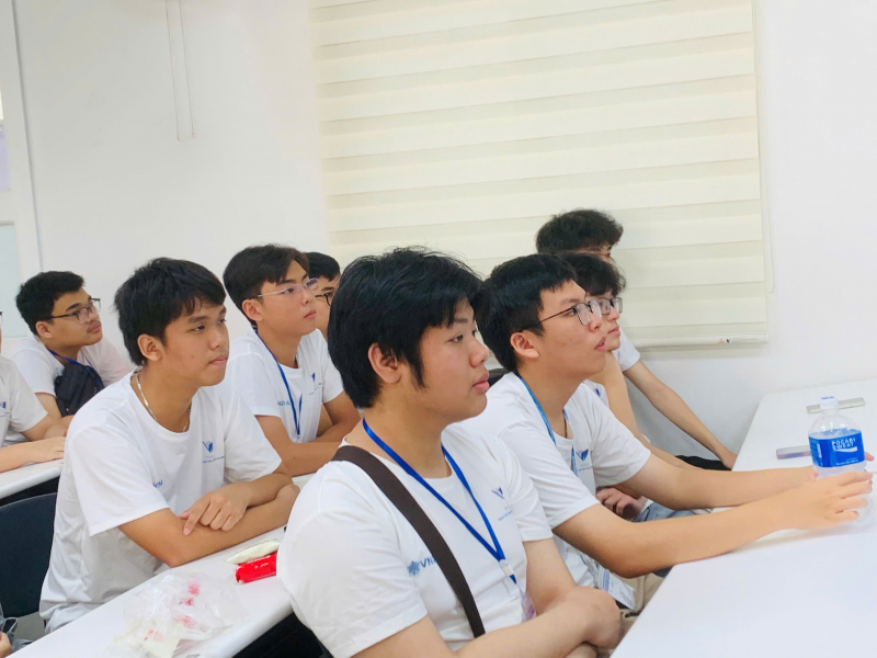 Lần đầu tiên Việt Nam tổ chức cuộc thi Olympic Trí tuệ nhân tạo dành cho học sinh -0