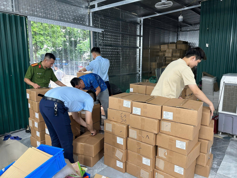 Phát hiện hơn 5.000 lọ mỹ phẩm nhập lậu tại cơ sở thuộc Ngân Korea -0