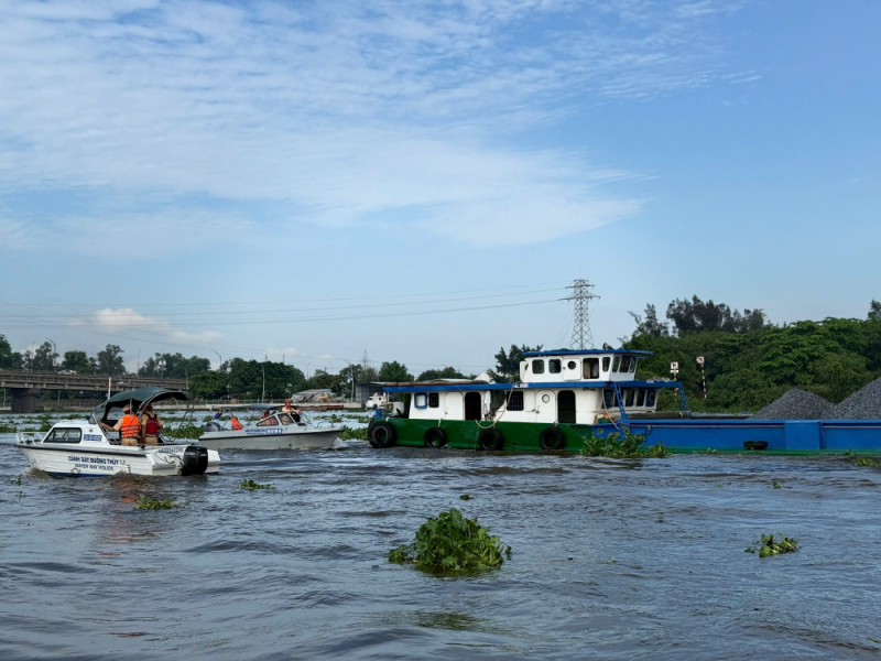 CSGT TP Hồ Chí Minh đồng loạt ra quân đảm bảo TTATGT cả đường bộ, đường thủy và đường sắt -0