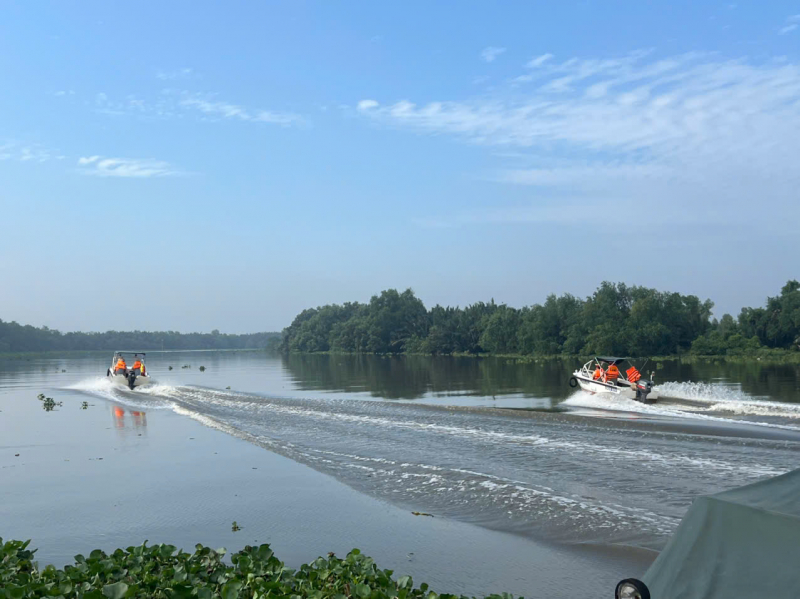 CSGT TP Hồ Chí Minh đồng loạt ra quân đảm bảo TTATGT cả đường bộ, đường thủy và đường sắt -1