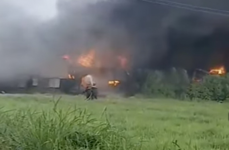 Cháy lớn nhà xưởng nhựa rộng hàng trăm mét vuông ở Hóc Môn -0