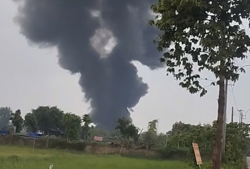 Cháy lớn nhà xưởng nhựa rộng hàng trăm mét vuông ở Hóc Môn -0