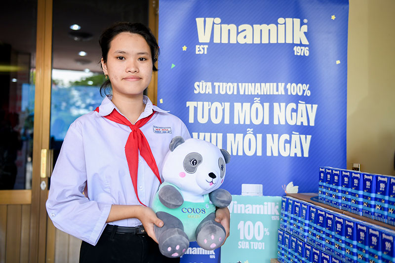  Gần 70.000 hộp sữa tặng trẻ em khó khăn, khởi đầu “tháng của trẻ em” -0