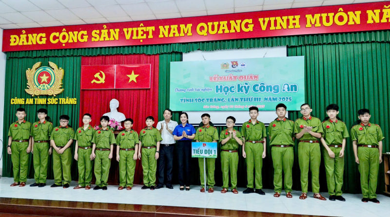 81 chiến sĩ nhỏ trải nghiệm trải nghiệm học kỳ Công an -1