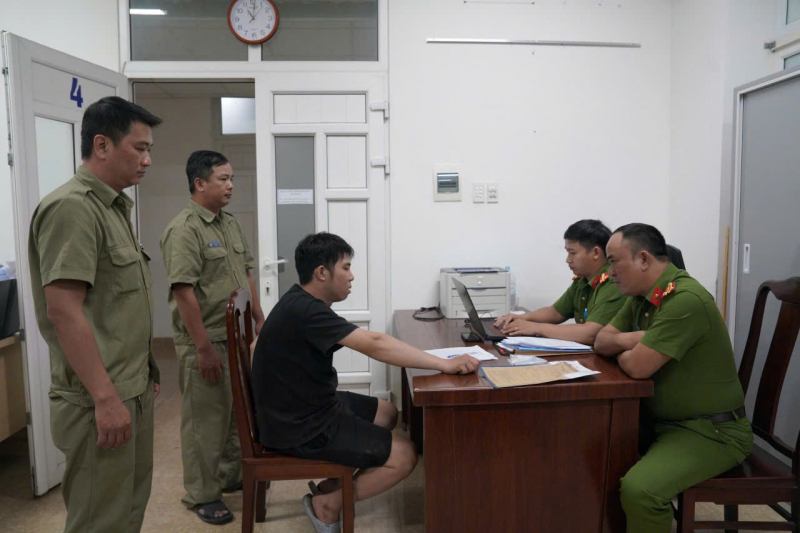 Xông vào nhà, cướp tài sản của bà cụ 72 tuổi giữa ban ngày -0
