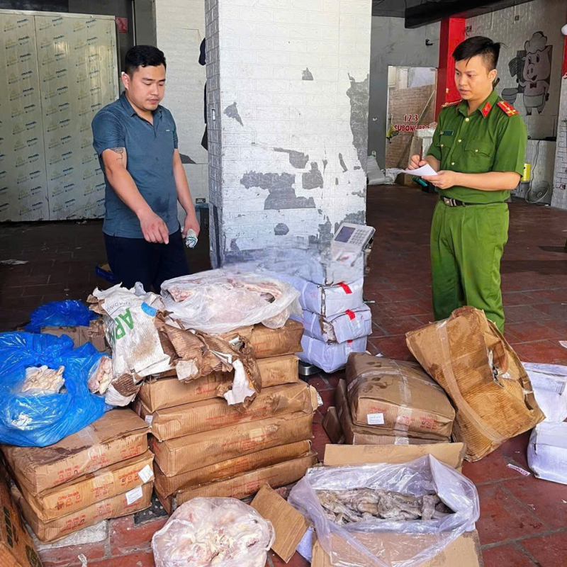Thu giữ 2,5 tấn thực phẩm thịt lợn, thịt gà không có hóa đơn chứng minh nguồn gốc -0