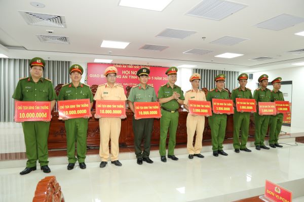 Chủ tịch tỉnh Sóc Trăng có Thư khen Công an kịp thời ngăn chặn đua xe trái phép quy mô lớn -0