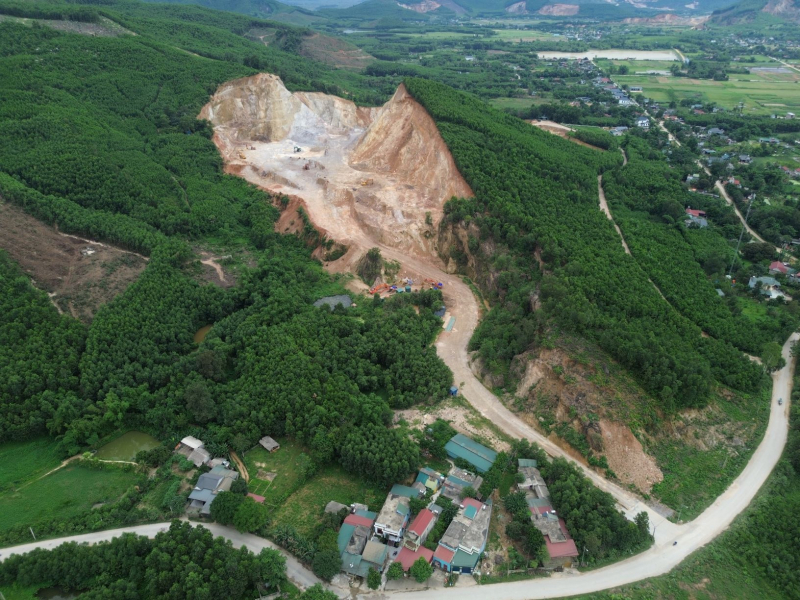 Cận cảnh mỏ đất khiến Tuấn “thần đèn” và nhiều đối tượng vướng lao lý