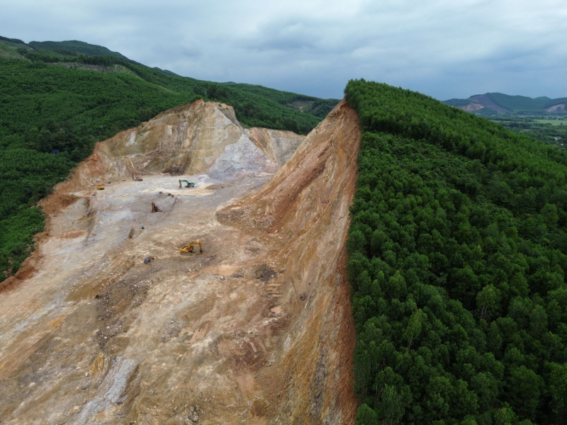 Cận cảnh mỏ đất khiến Tuấn “thần đèn” và nhiều đối tượng vướng lao lý