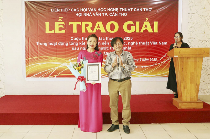 phan hoang-hue thi giai 1.jpg -1