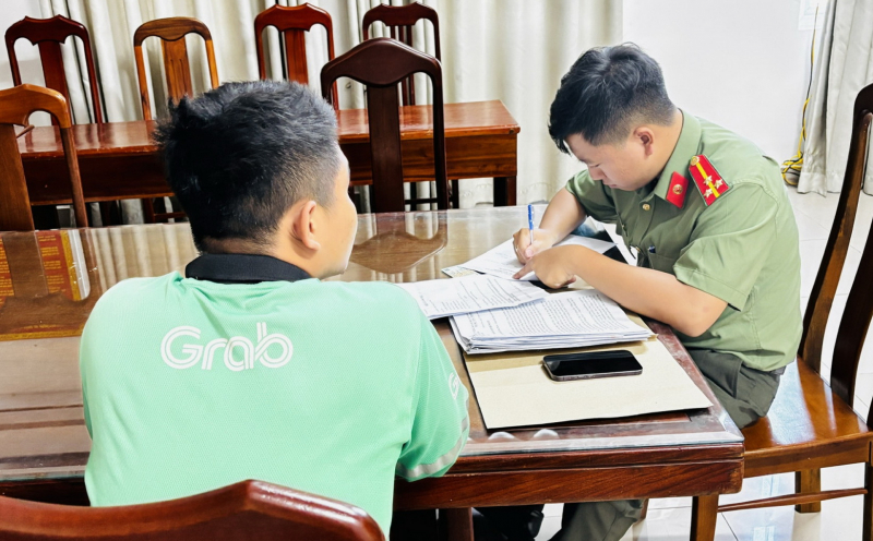 Công an xác minh, hỗ trợ người lái xe Grab hoàn trả hơn 1,7 tỷ đồng cho doanh nghiệp chuyển nhầm -0