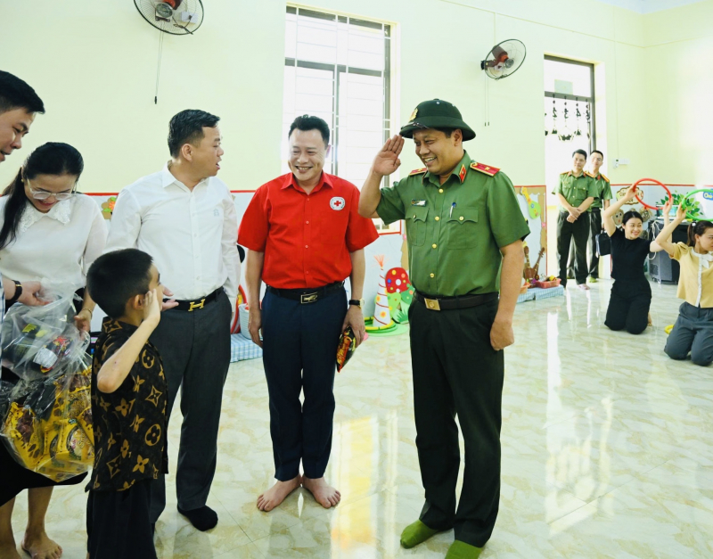 Trường Mầm non Hùng Lợi - Quà tặng của Bộ trưởng Lương Tam Quang dành cho thiếu nhi ở Tuyên Quang -1