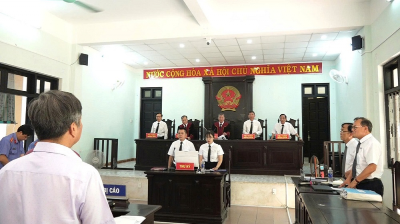 Nguyên Giám đốc Trung tâm Đăng kiểm xe cơ giới Thừa Thiên Huế bị kết án 15 năm 3 tháng tù -0