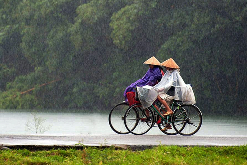 Northern region has alternating rain and sunshine during the day, Central region has hot weather -0