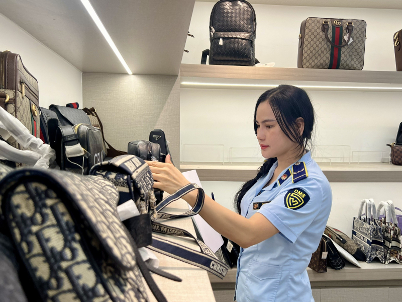 Thủ tướng yêu cầu tiếp tục đẩy mạnh cao điểm ngăn chặn buôn lậu, gian lận thương mại, hàng giả -0