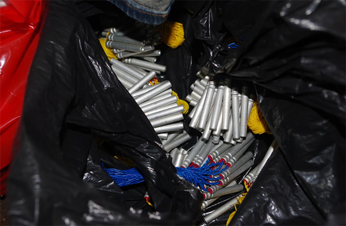 Triệt phá vụ vận chuyển, tàng trữ gần 1,4 tấn thuốc nổ và gần 4.000 kíp nổ -1