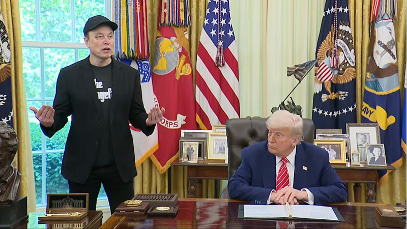 Tổng thống Trump và tỉ phú Musk bất ngờ đấu khẩu hậu