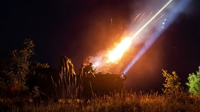 Báo động không kích rền vang khắp Ukraine, nổ lớn ở Kiev -0