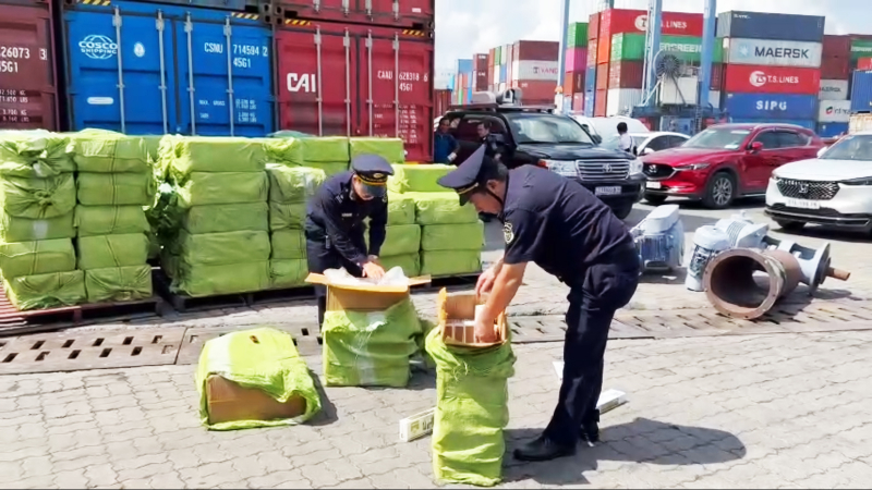 Phát hiện, bắt giữ vụ xuất lậu thuốc lá trị giá hơn 2,5 tỷ đồng và 5kg ma tuý -0