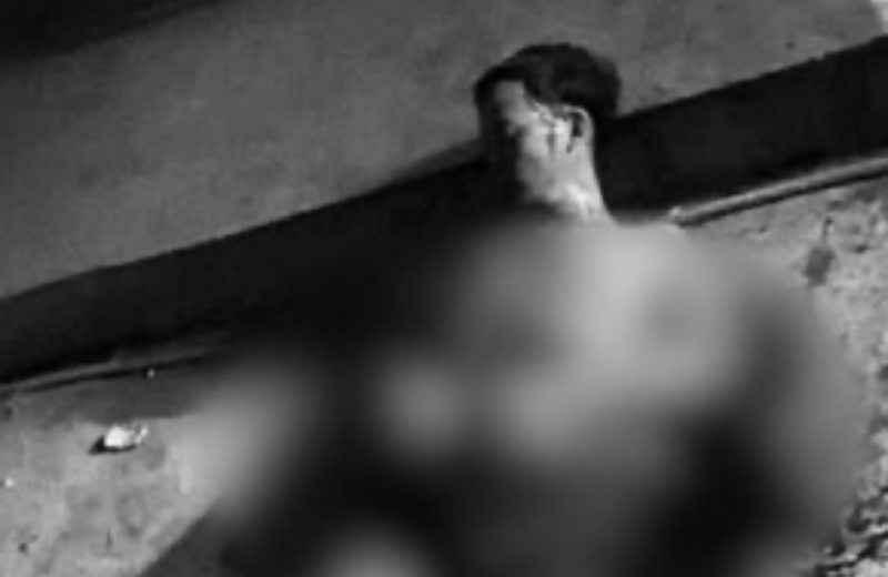 Dùng dao đâm 2 mẹ con nhà hàng xóm trọng thương rồi tự sát -0