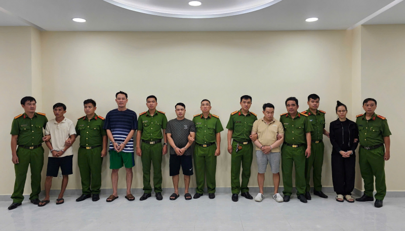 Triệt phá đường dây sản xuất và vận chuyển dầu nhớt giả -0