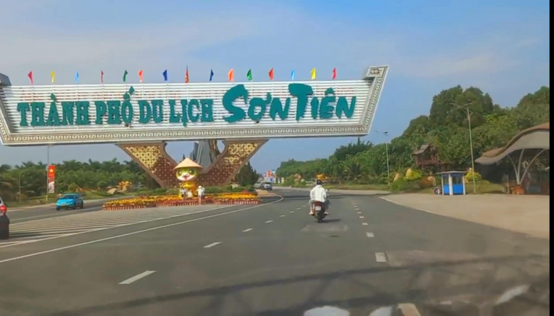 Sập giàn giáo công trình trong Khu du lịch Sơn Tiên khiến 2 người tử vong -0
