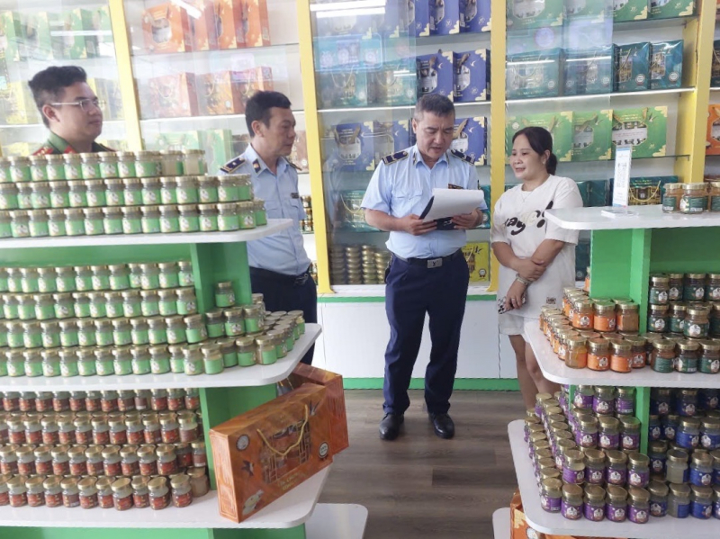 Tạm giữ hơn 23.000 lọ yến chưng nghi không đạt chất lượng -0