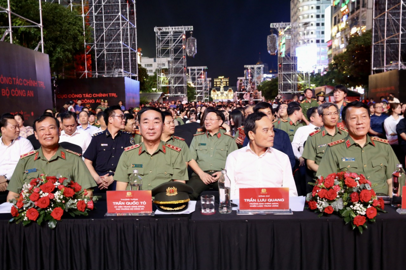 Đêm gala “Vinh quang CAND Việt Nam” bùng nổ cảm xúc, trọn vẹn tự hào -0