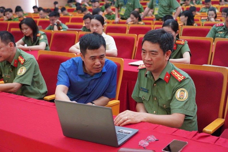 Công an Thủ đô tiên phong trong phong trào “Bình dân học vụ số” -0